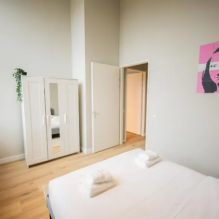 Alphabet -2e Pijnackerstraat 13 * Роттердам