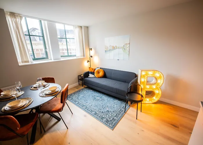 Alphabet -2e Pijnackerstraat 13 *