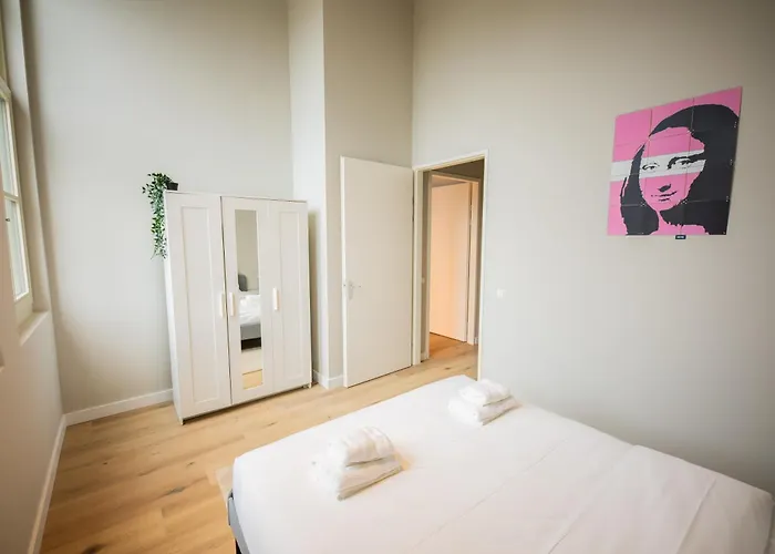 Alphabet -2e Pijnackerstraat 13 * Роттердам