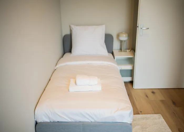 Daire Alphabet -2e Pijnackerstraat 13 *