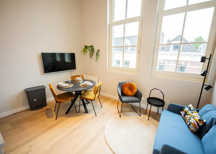 Alphabet -2e Pijnackerstraat 13 *