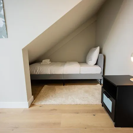 Apartment 2e 3e Pijnackerstraat *