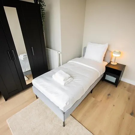 Apartment 2e 3e Pijnackerstraat *